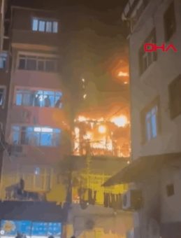 Beyoğlu'ndaki Kız İsteme Töreni Korku Dolu Anlar Yaşattı: Havai Fişek Yangın Çıkardı, 6 Kişilik Aile Kurtarıldı!