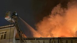 Beyoğlu’nda Genç Kadın Bina Yangınına Neden Oldu!