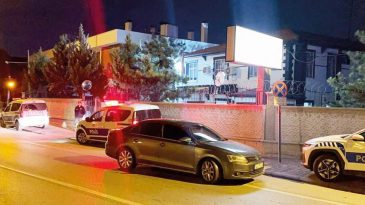 Bı&ccedil;akla İ&ccedil;eri Nasıl Girebildi? Polis Merkezinde Cinayet