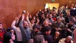 Bir CHP Klasikleşti: Yine Kaos ve Kavga! Kongrede Yumruklar Uçuştu!