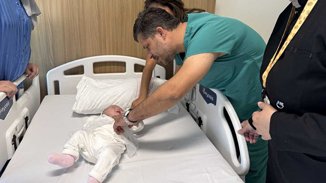 Bölgede ilk kez gerçekleşti! Bilimsel yayınlarda bildirilen 38. vaka: 20 günlük bebeğe 'iman tahtası' yapıldı