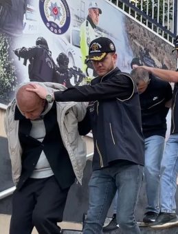 Böyle arkadaş olmaz olsun… 'Belediyelere araç kiralıyoruz' yalanıyla arkadaşlarını kandırdı!