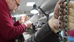 Brezilya'dan Erzincan'a uzanan tespih hikayesi: Rengi değişen tespihlerin piyasa değeri 100 bin lira!