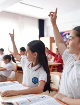 Bugün okullar tatil mi, devamsızlık yazılacak mı? İşte 29 Ekim Cumhuriyet Bayramı'nda okullardaki faaliyet durumu!