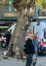 &Ccedil;anakkale'de Dehşet Veren Olay! Eşini &Ccedil;alıştığı İş Yerinde Av T&uuml;feğiyle Vurdu!
