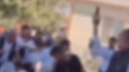 Çocuğun başında silahla havaya ateş açtı! O anları sosyal medyada paylaştı