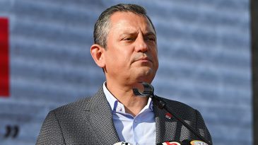 CHP Genel Başkanı &Ouml;zel, İsvi&ccedil;re Sosyal Demokrat Partisi'nin kongresinde konuştu
