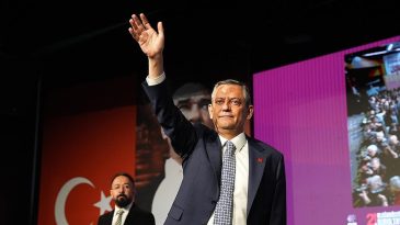 CHP Genel Başkanı &Ouml;zg&uuml;r &Ouml;zel, Erdal İn&ouml;n&uuml;'y&uuml; Anma Toplantısına Katıldı