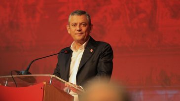 CHP Genel Başkanı &Ouml;zg&uuml;r &Ouml;zel, Manisa İl Kongresi'nde A&ccedil;ıklamalarda Bulundu