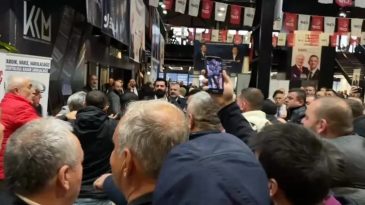 CHP Kongresinde Gazetecilere Saldırı! O Anlar Kameralara Yansıdı