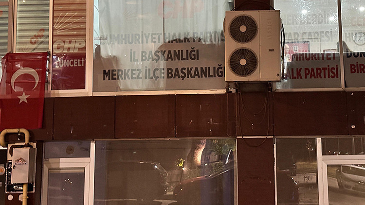 CHP Tunceli İl Başkanlığı'nda Kriz: Kendilerini Binaya Kilitlediler