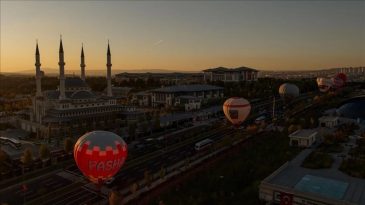 Cumhurbaşkanlığı K&uuml;lliyesi'nde Sıcak Hava Balonu G&ouml;sterisi D&uuml;zenlendi