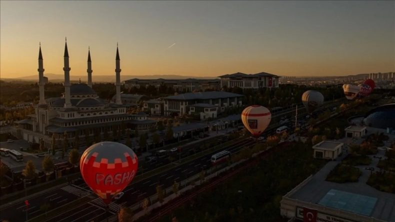 Cumhurbaşkanlığı Külliyesi'nde Sıcak Hava Balonu Gösterisi Düzenlendi