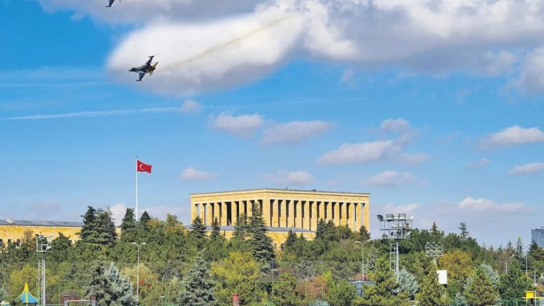 Cumhuriyet Sevinci Dört Bir Yanda