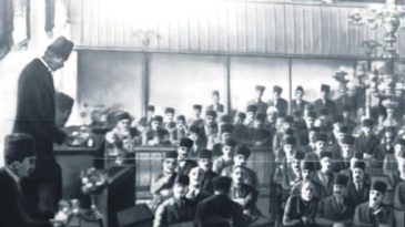Cumhuriyetle Birlikte Milli M&uuml;cadelemiz Ta&ccedil;landı