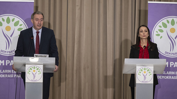 DEM Parti Eş Genel Başkanları Bakırhan ve Hatimoğulları Basın Toplantısı Düzenledi