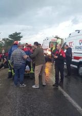 Denizli'de Feci Kaza! Midib&uuml;s Devrildi: Yağmur ve Yaralılar Var