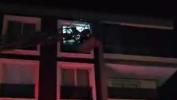 Depreme İtfaiye Merdiveninde Yakalandılar!