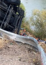 Devrilen TIR&rsquo;da Sıkışan S&uuml;r&uuml;c&uuml; İki Saatte Kurtarıldı