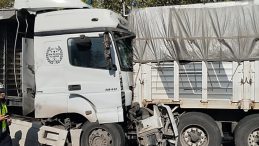 Diyarbakır'da Facianın Eşiğinden Dönüldü: Freni Patlayan TIR Başka Bir TIR'a Böyle Saplandı!