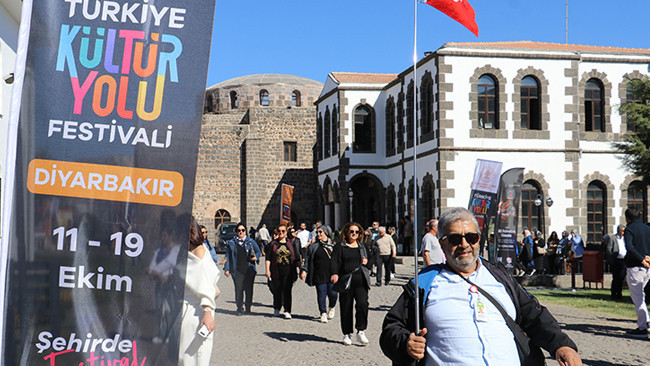 Diyarbakır'da Kültür Yolu Festivali'ne Yoğun İlgi: Geldiğimiz İçin Çok Mutluyuz