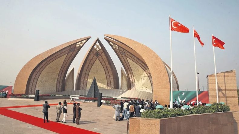 Dostlardan 102'nci Yıl Kutlamaları