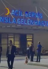 D&uuml;ğ&uuml;n Salonunda &Ccedil;ıkan Kavga Kanlı Sonu&ccedil;landı: Babasının D&uuml;şmanlarına Ateş A&ccedil;tı!