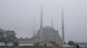 Edirne ve Tekirdağ'da Sis Etkisini S&uuml;rd&uuml;r&uuml;yor