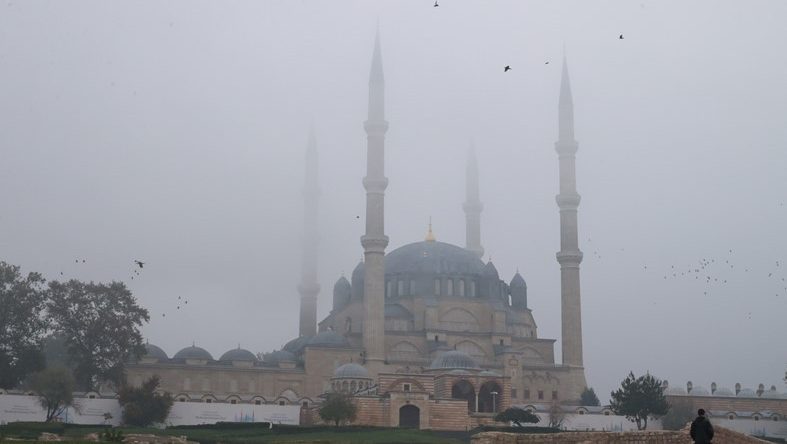 Edirne ve Tekirdağ'da Sis Etkisini Sürdürüyor