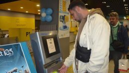 Ehliyetini yenilemek için gitti, günün talihlisi oldu! 185 numarası ile kazandı