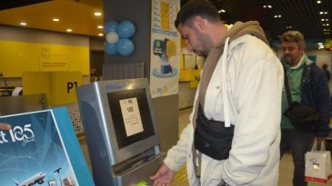 Ehliyetini yenilemek i&ccedil;in gitti, g&uuml;n&uuml;n talihlisi oldu! 185 numarası ile kazandı