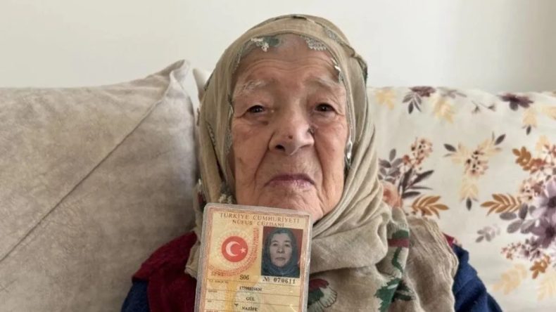 Elazığlı Nazife Nine, Cumhuriyet ile Aynı Yaşta