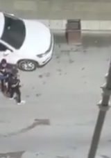 Elazığ&rsquo;da Sokak Ortasında &Ccedil;ıkan Kavga: Silahlar Ortaya &Ccedil;ıktı!
