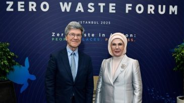 Emine Erdoğan, BM S&uuml;rd&uuml;r&uuml;lebilir Kalkınma &Ccedil;&ouml;z&uuml;mleri Ağı Başkanı Sachs ile g&ouml;r&uuml;şt&uuml;