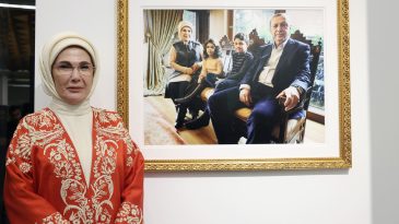 Emine Erdoğan, Vakıfbank Sanat Galerisi A&ccedil;ılışında