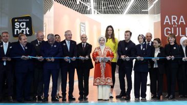 Emine Erdoğan, VakıfBank Sanat Galerisi'nin a&ccedil;ılışına katıldı