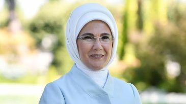 Emine Erdoğan'dan 29 Ekim &Ouml;zel Programı'na ilişkin paylaşım: 'G&uuml;&ccedil;lenerek geleceğe taşınıyor'