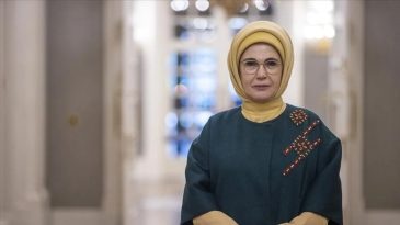 Emine Erdoğan&rsquo;dan Mersin Balığı Koruma Projesi Mesajı: Rize'nin Derin Sularında Yeniden Umut Yeşeriyor