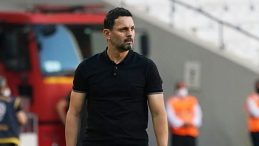 Erol Bulut'tan imza sonrası açıklama: "Hedefimiz Antalyaspor'u iyi yerlere getirebilmek"