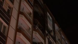 Eşine Kızıp Evi Ateşe Verdi! 2 Kişi Hastaneye Kaldırıldı