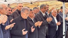 Eski TBMM Başkanı Mehmet Ali Şahin'in Babası Son Yolculuğuna Uğurlandı