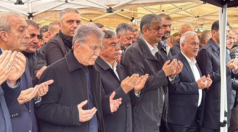 Eski TBMM Başkanı Mehmet Ali Şahin'in Babası Son Yolculuğuna Uğurlandı