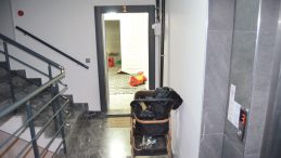 Faciaya A&ccedil;ılan Kapı