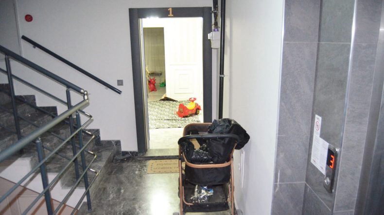 Faciaya A&ccedil;ılan Kapı