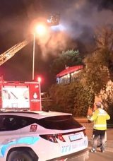 Fatih'te İki Katlı Metruk Bina Alev Alev Yandı