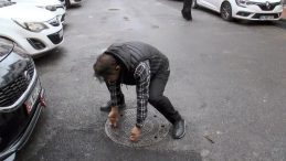 Fatih’te Sağanak Yağış Sonrası Zemin Kattaki Daireleri Su Bastı! "Suyu Kovalarla Anca Dışarıya Taşıyabildim"