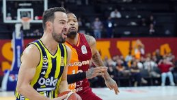 Fenerbahçe Derbide Galatasaray'ı Geçti