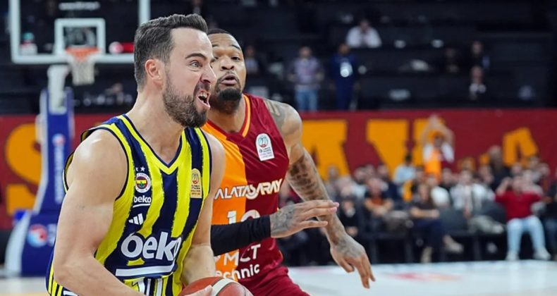 Fenerbahçe Derbide Galatasaray'ı Geçti