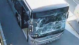 Freni Boşalan Metrobüs Kaza Yaptı