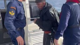 Göçmen Botundan Düşen Kişi Ege Denizi'nde 12 Saat Hayatta Kalmayı Başardı